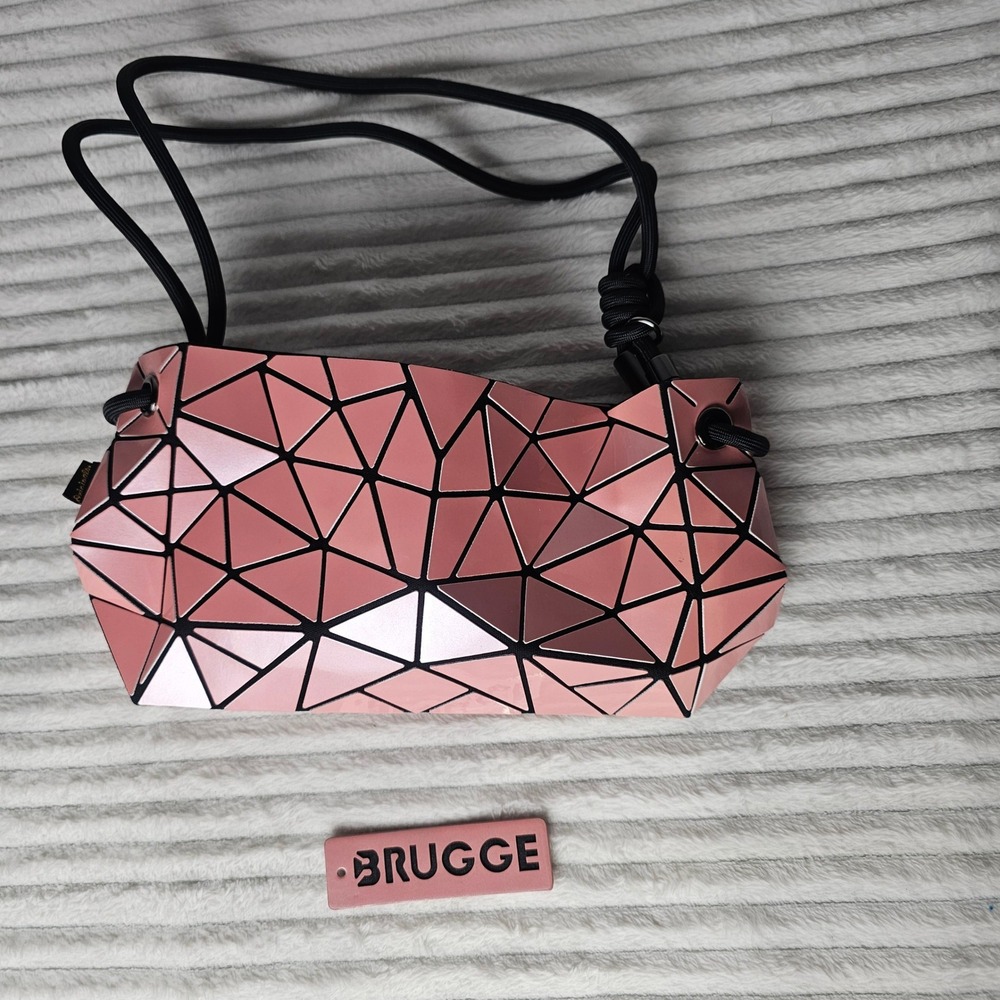 Brugge Women Geometric Paneled Shoulder Bag OS Metallic Pink Modern Futuristic
